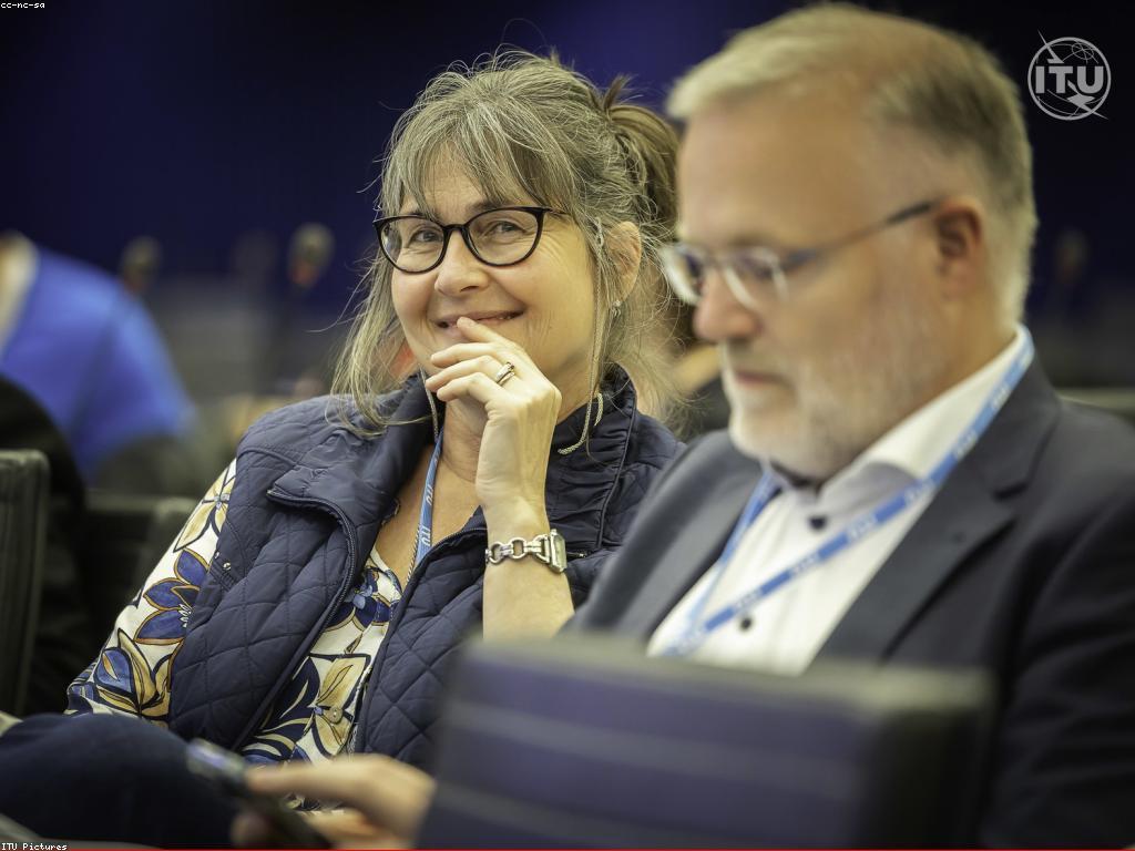 សហគមន៍និងព័ត៌មាន៖ ការទាក់ទងដែលធ្វើឱ្យជីវិតកាន់តែប្រសើរ